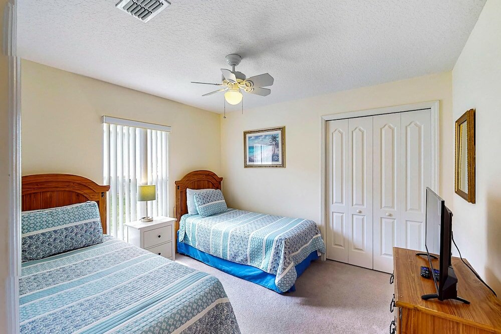 Фото Peter and Gillian's Tuscan Ridge Vacation Home