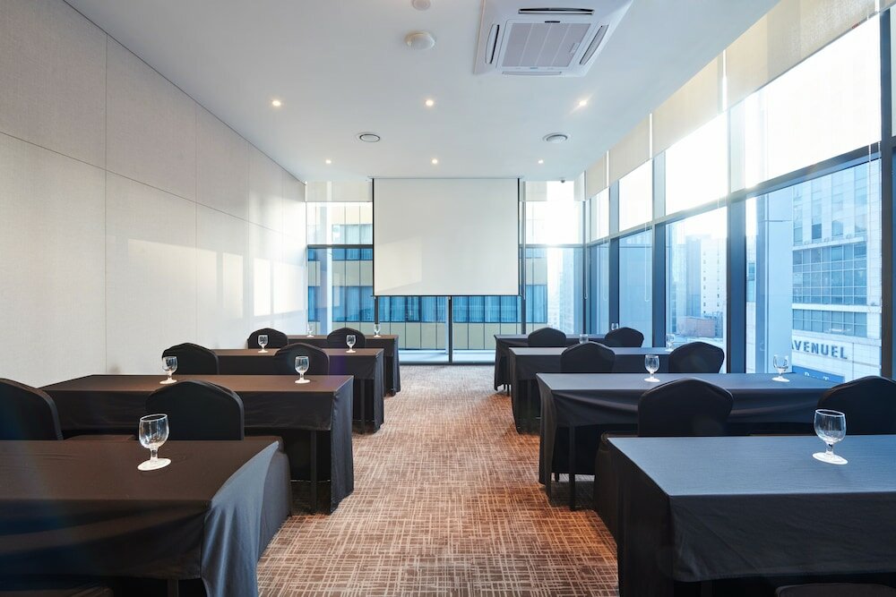 Фото Stanford Hotel Myeongdong