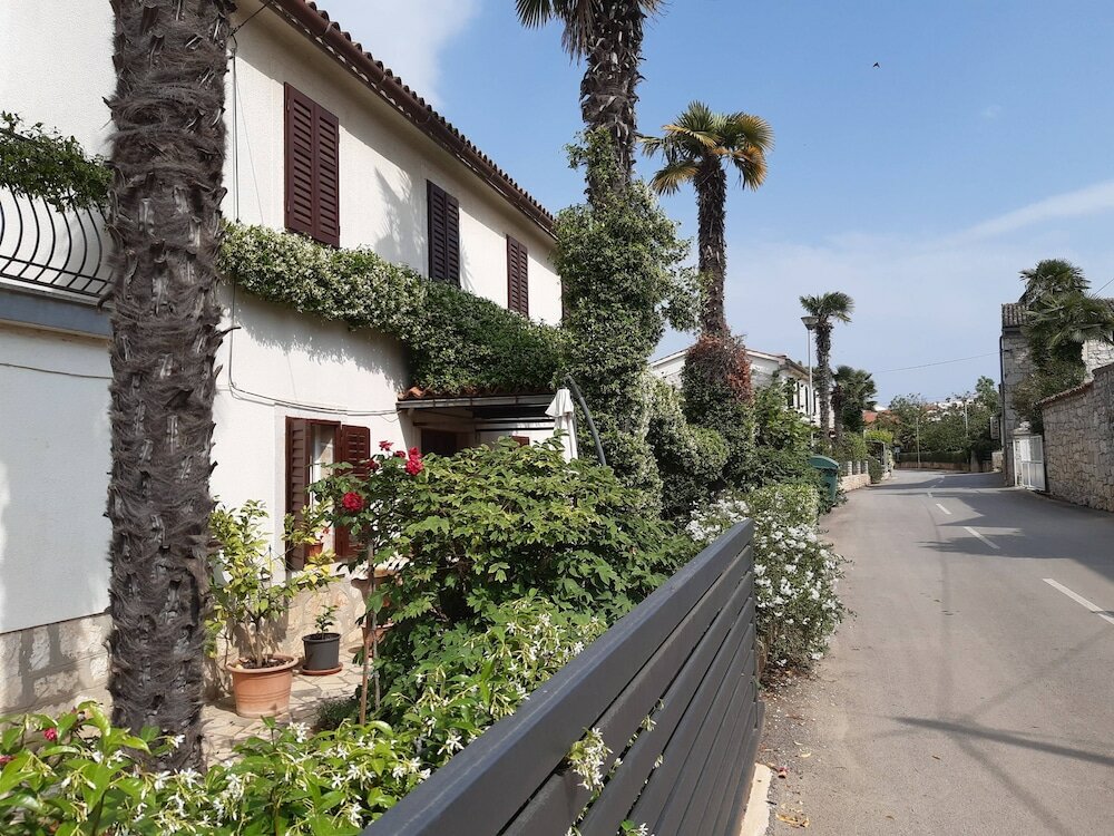 Фото Anamarija Apartments close to the beach