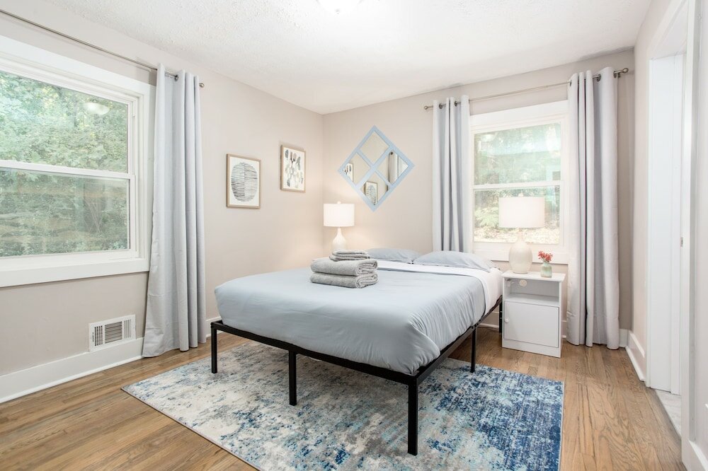 Фото The Gamer-4br Home-Near Everything Atl