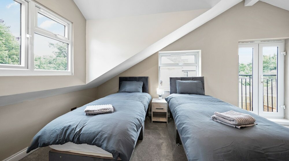 Фото Brand New Unique 2 Bedroom Apartment