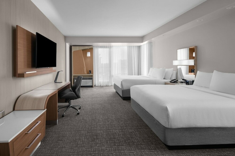 Фото Courtyard by Marriott Clearwater Beach