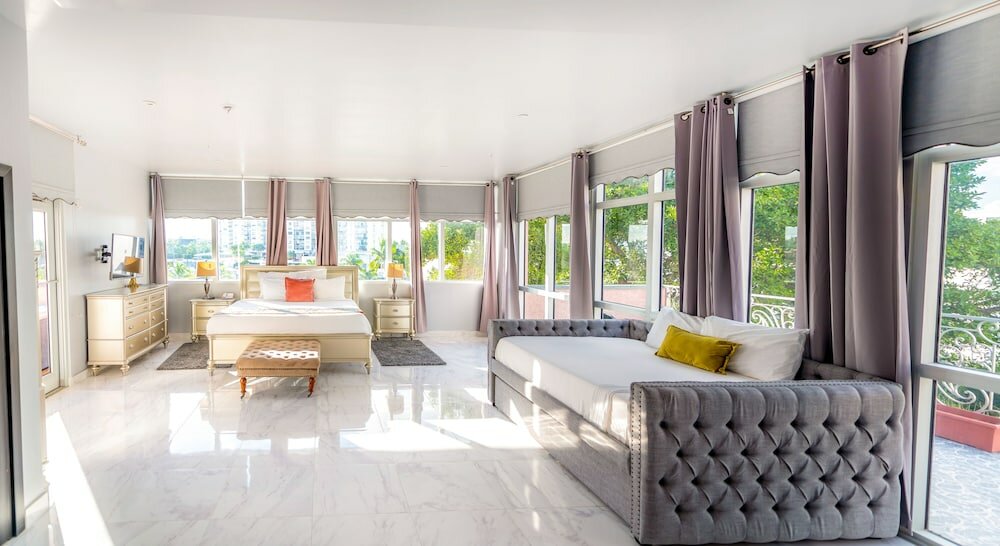 Фото Secret Garden Miami Beach