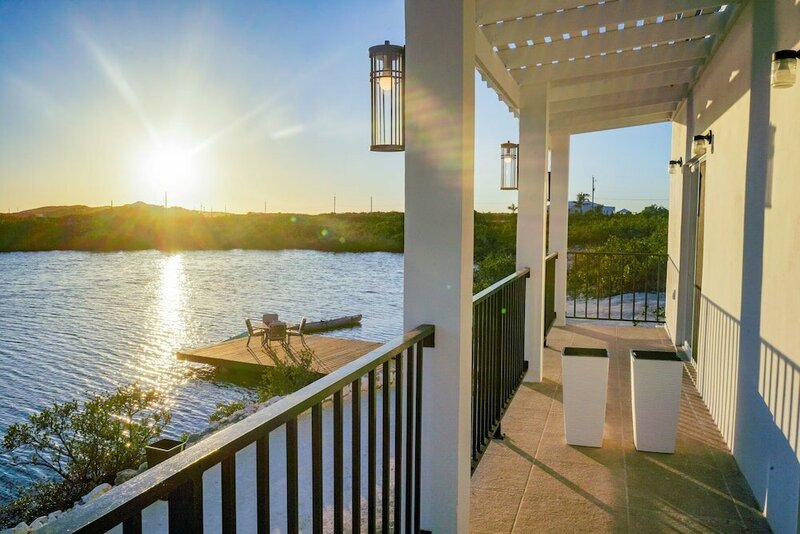Гостиница Flamingo Lake Villas Turks and Caicos Islands