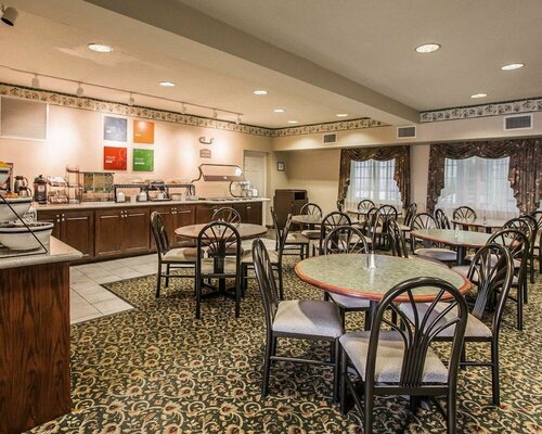 Гостиница Quality Inn & Suites Dixon near I-88