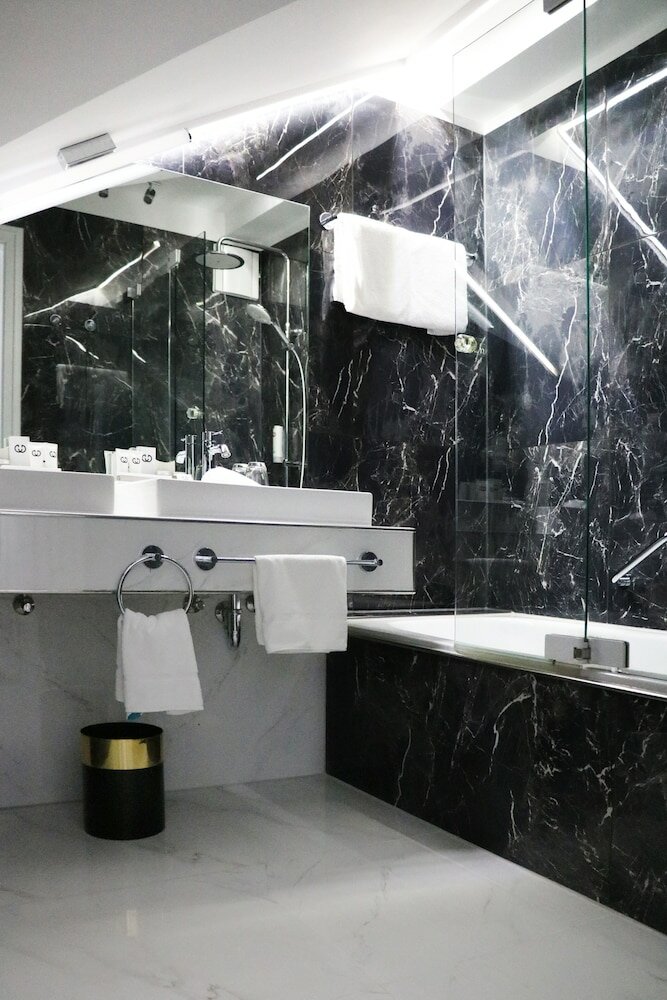 Фото Court Hotel