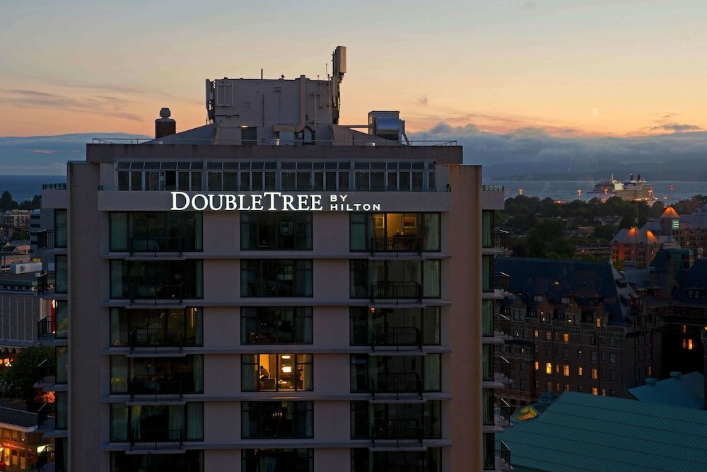 Фото DoubleTree by Hilton Hotel & Suites Victoria
