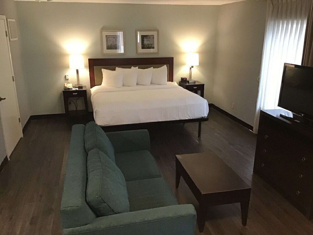 Фото SureStay Studio by Best Western Pensacola