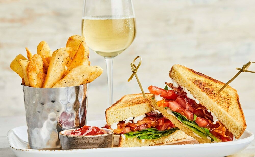 Фото Courtyard Charlotte Arrowood