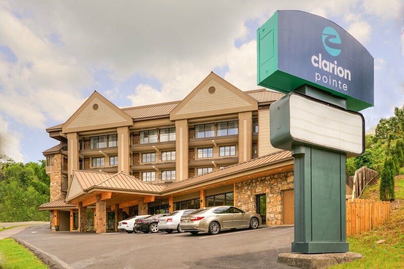 Гостиница Clarion Pointe Downtown Gatlinburg