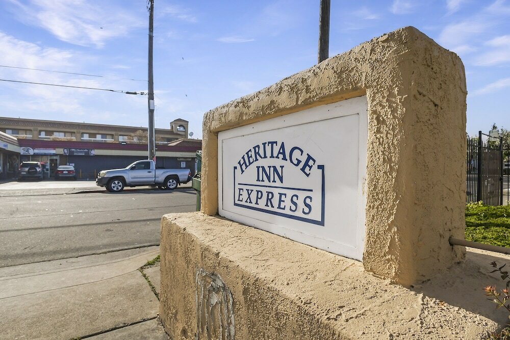 Фото Heritage Inn Express Hayward