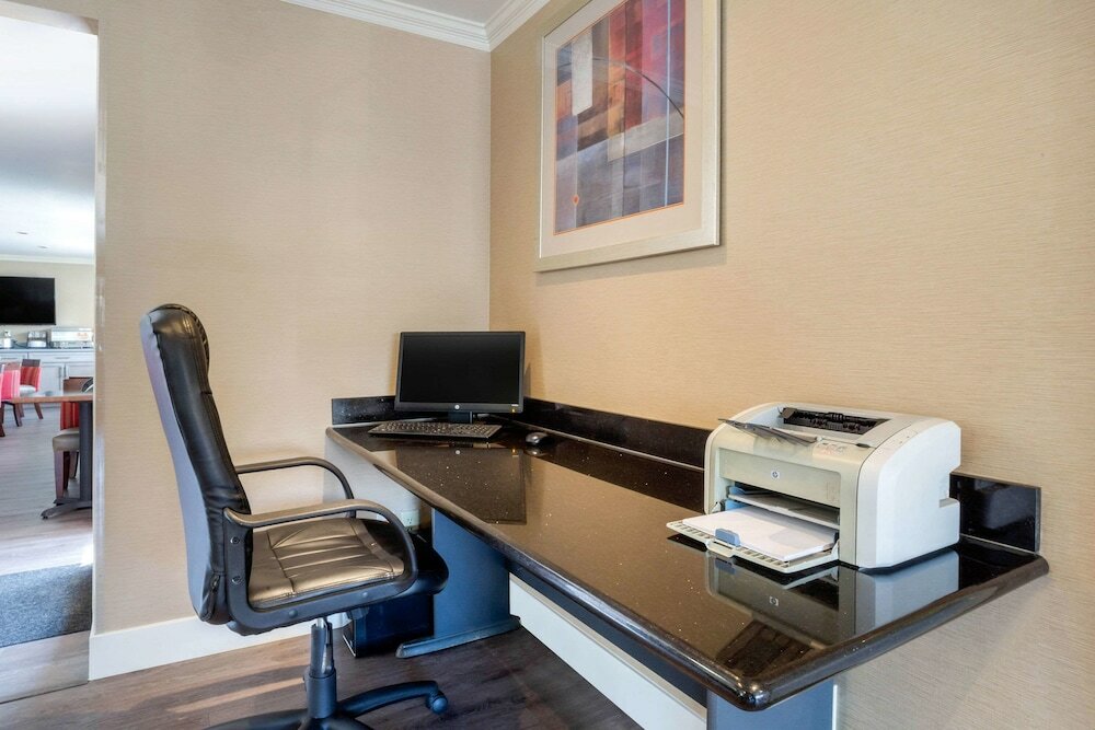 Фото Comfort Inn Castro Valley