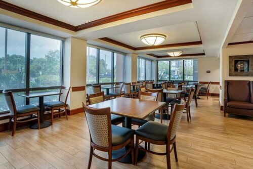 Гостиница Comfort Inn & Suites Newark - Wilmington