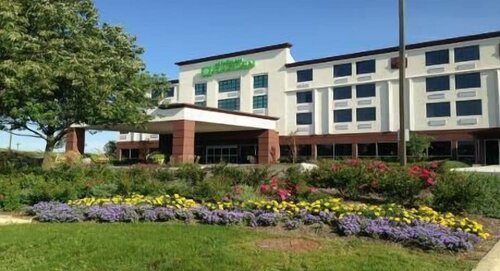 Гостиница Wyndham Garden Elk Grove Village/O'Hare