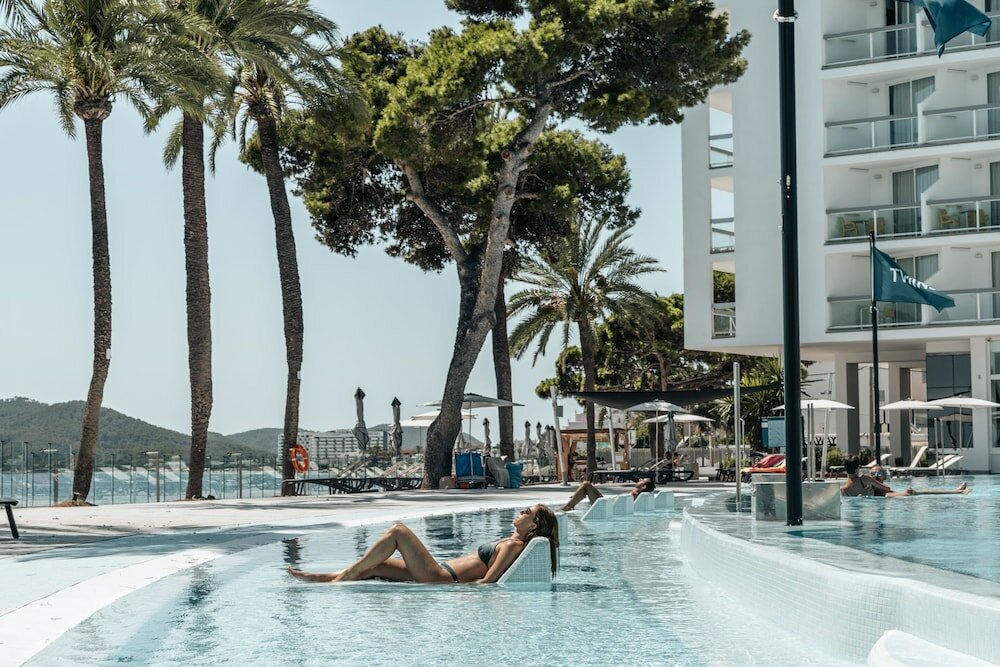 Фото The Ibiza Twiins Hotel