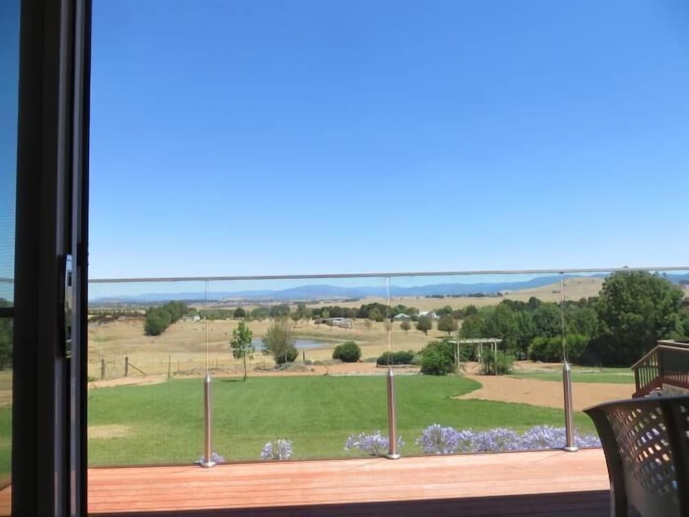 Фото Gooromon Park Cottages