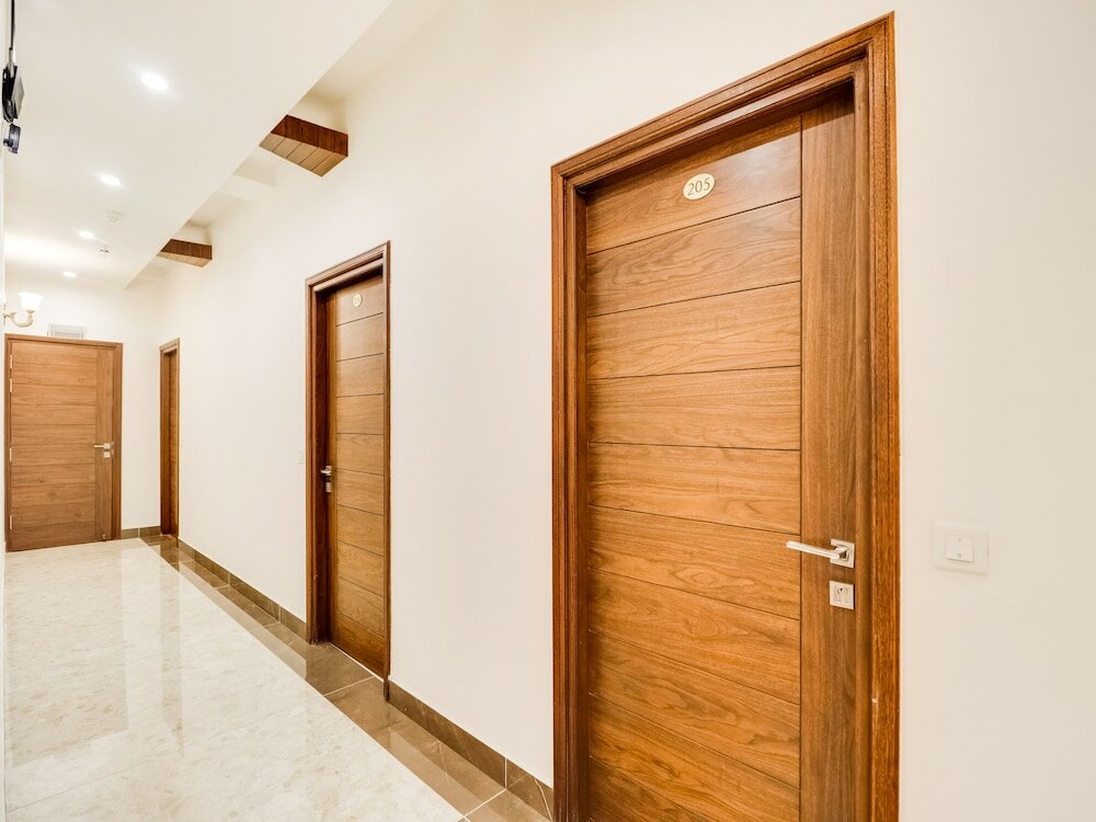 Фото Capital O 44117 Hotel Alphonso