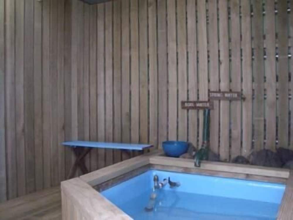 Фото Utuhina Hot Springs Lodge