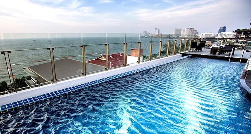 Гостиница Serenotel Pattaya Beach Front в Паттайе