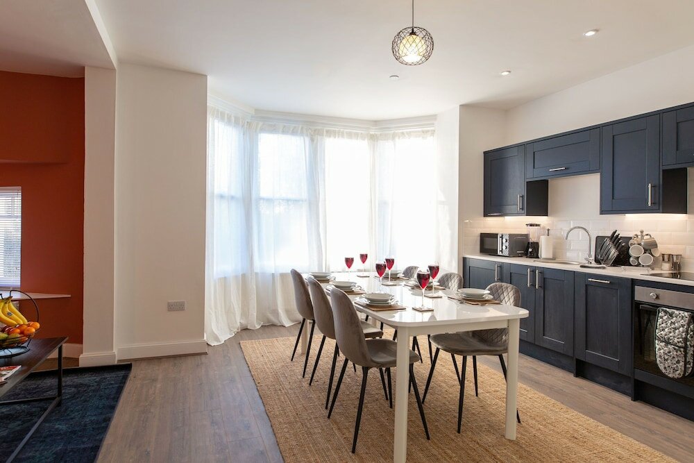 Фото Central Flats in Cardiff with Parking