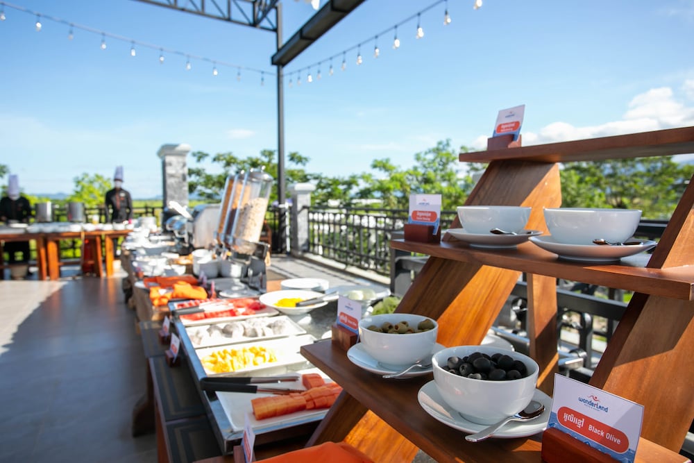 Фото Wonderland Suites and Resort