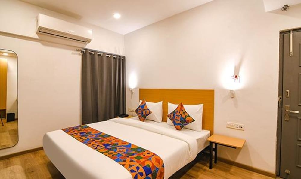 Фото Fabhotel Sayeeda International