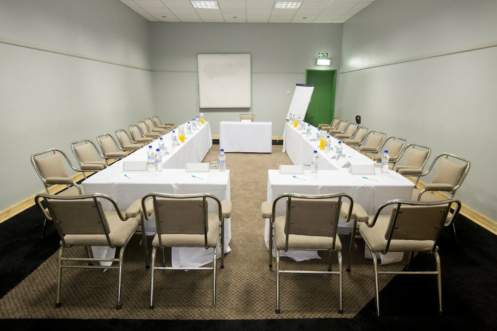 Фото Holiday Inn Bulawayo, an Ihg Hotel