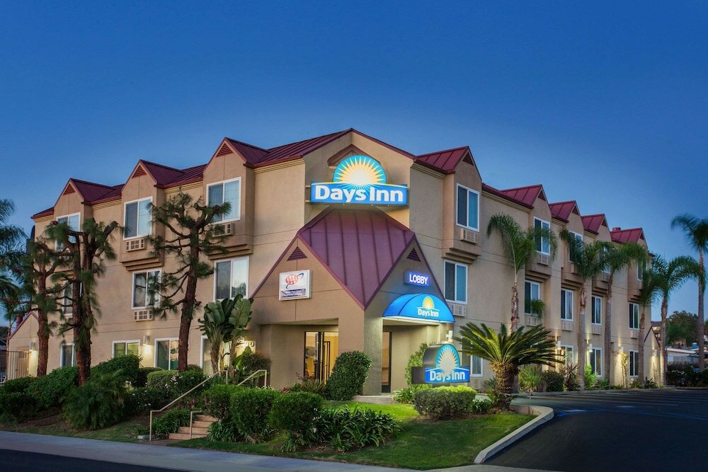 Фото Days Inn by Wyndham Carlsbad