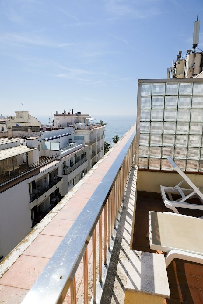 Фото Hotel Subur