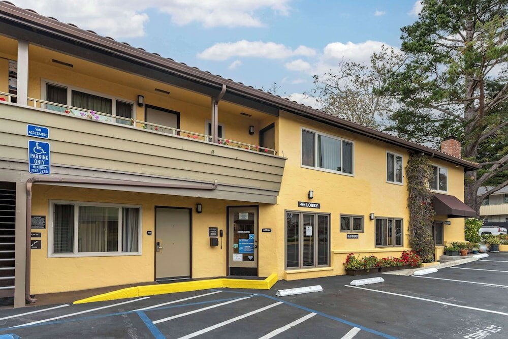 Фото Best Western Carmel's Town House Lodge