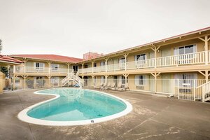 Гостиница Red Lion Inn & Suites Redding
