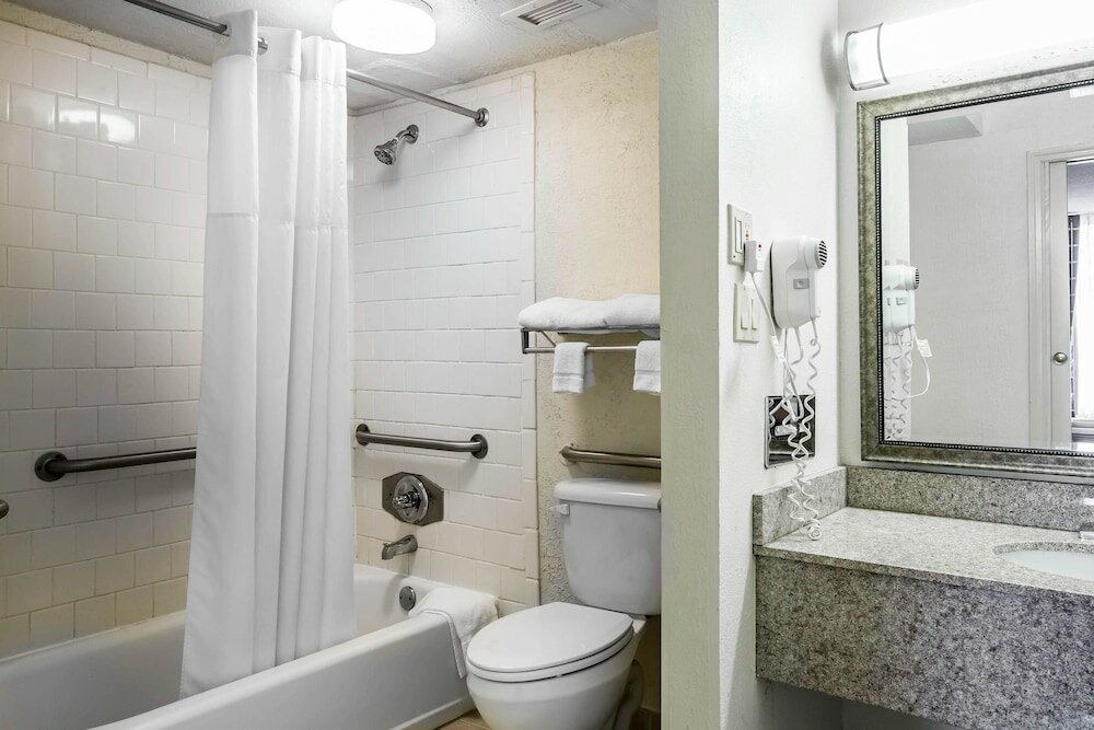 Фото Quality Inn Madison