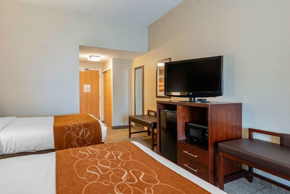 Фото Comfort Suites Downtown