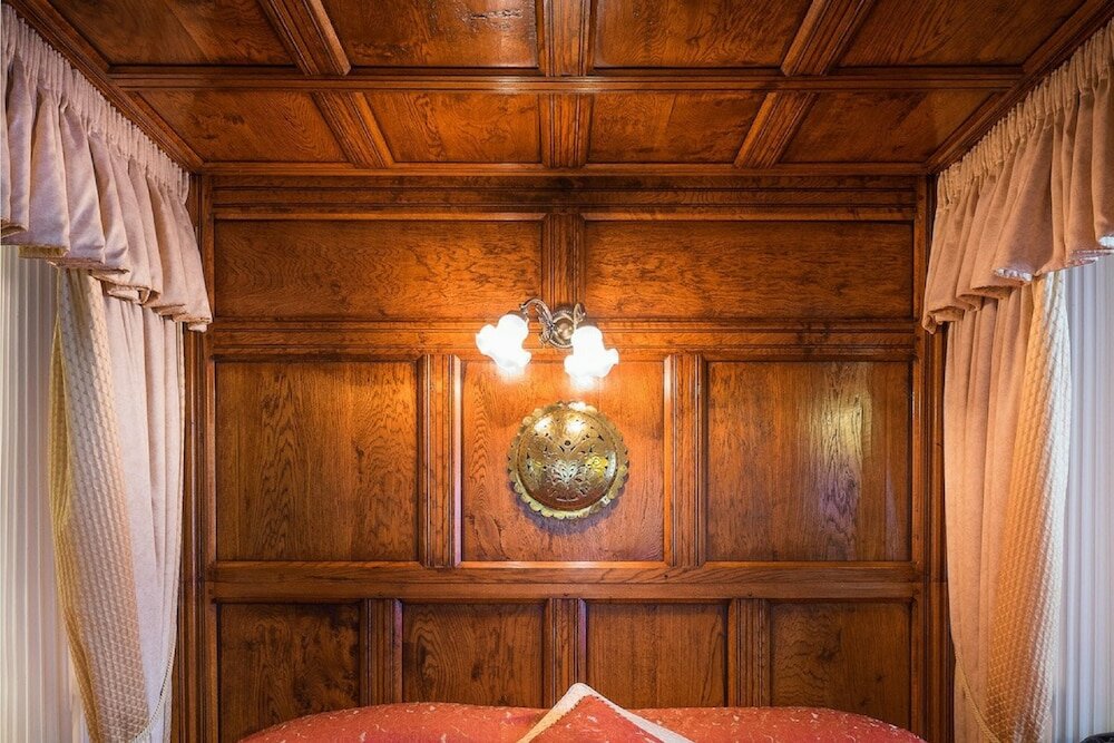 Фото Two Bridges Hotel