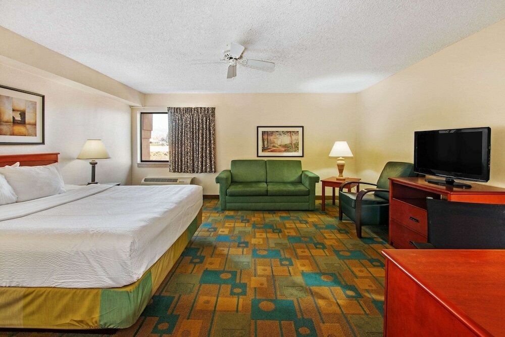 Фото La Quinta Inn & Suites by Wyndham Albuquerque Journal Ctr Nw