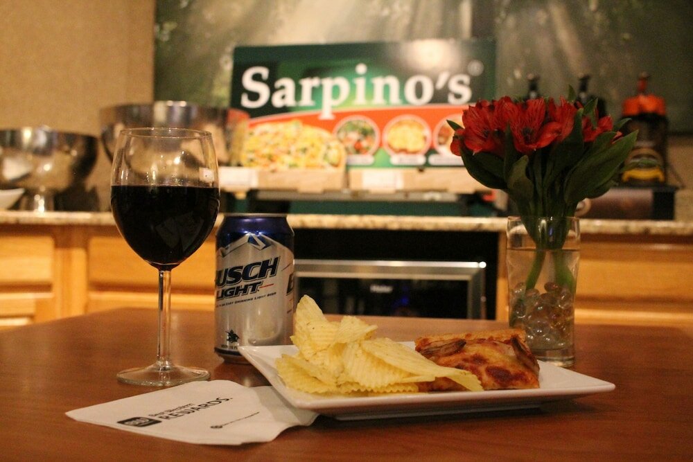 Фото Best Western Plus Des Moines West Inn & Suites