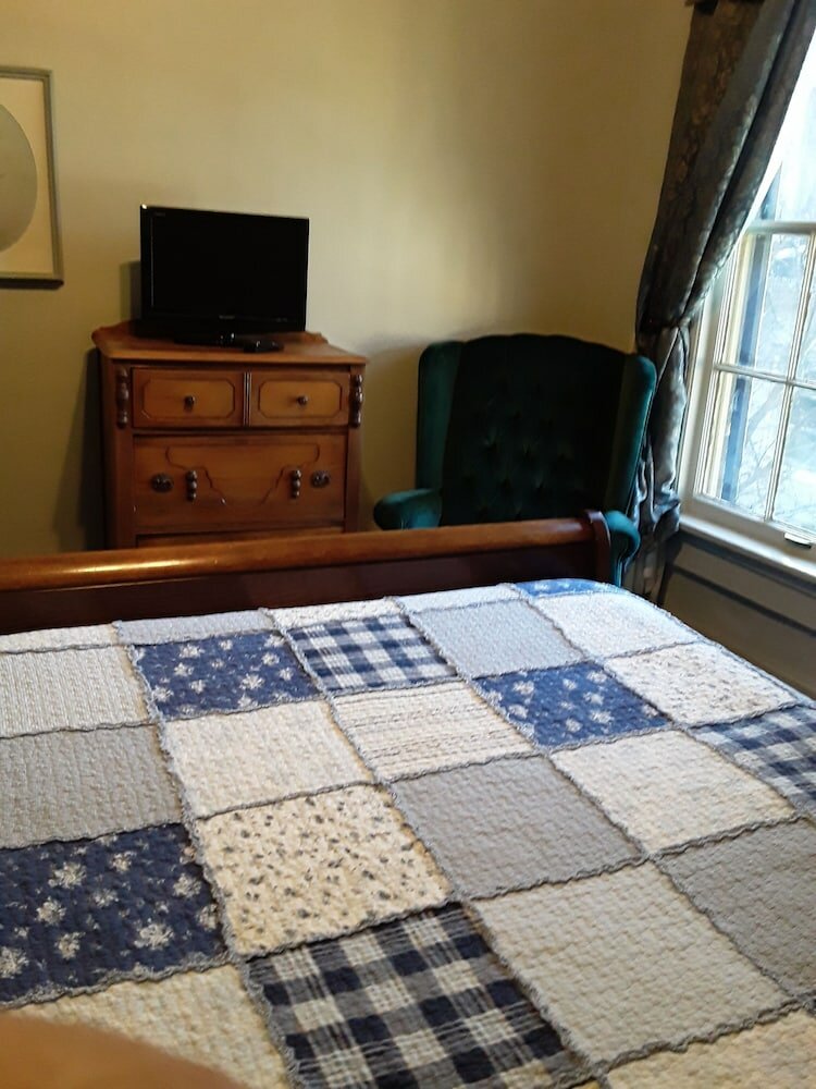 Фото Hall Place Bed and Breakfast