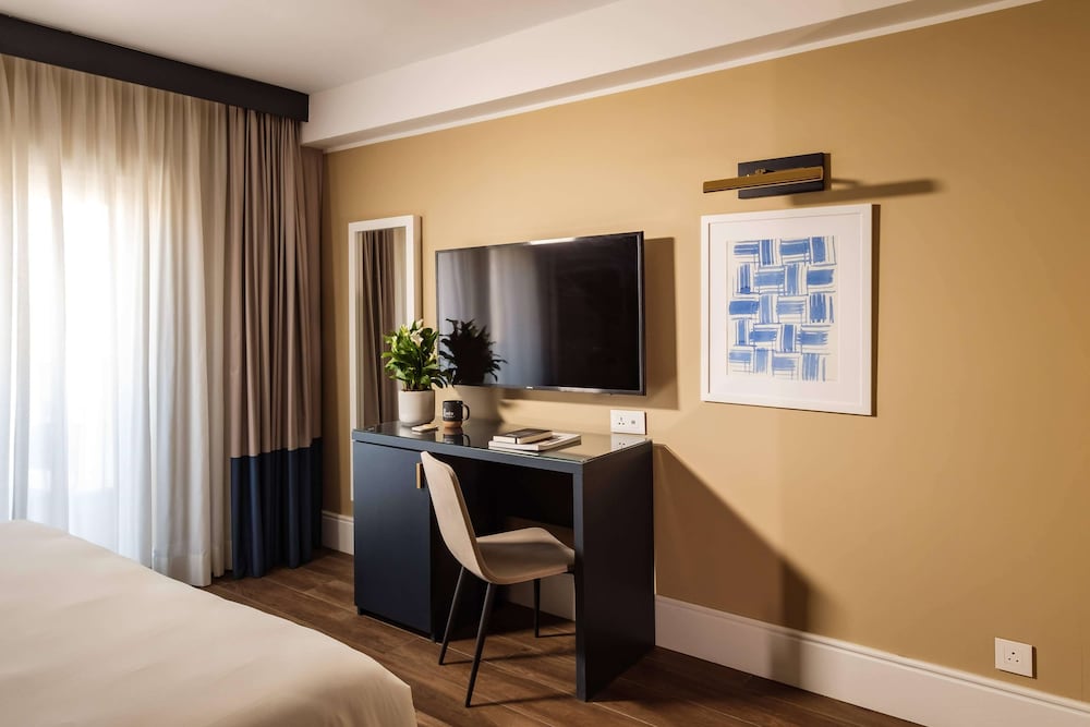 Фото 115 The Strand Hotel by Neu Collective