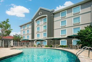 Гостиница La Quinta Inn & Suites by Wyndham Myrtle Beach Broadway Area в Миртл-Бич