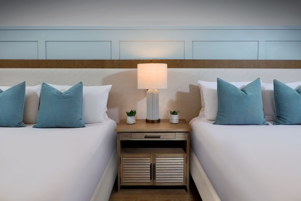 Фото The Guesthouses at Southernmost Beach Resort