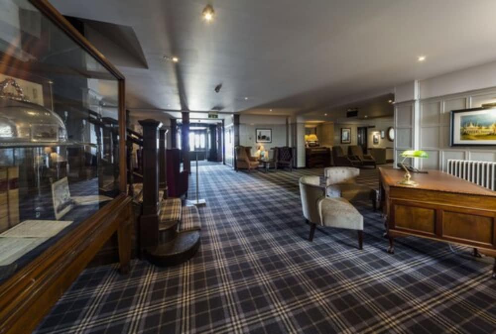 Фото The Old Ship Hotel