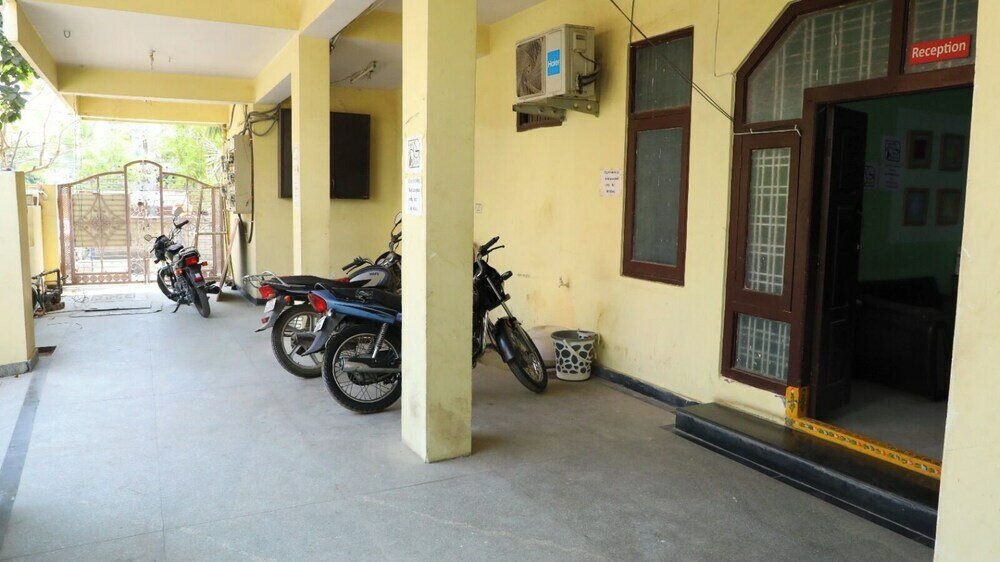 Фото IROOMZ Peaceful Stay Villa