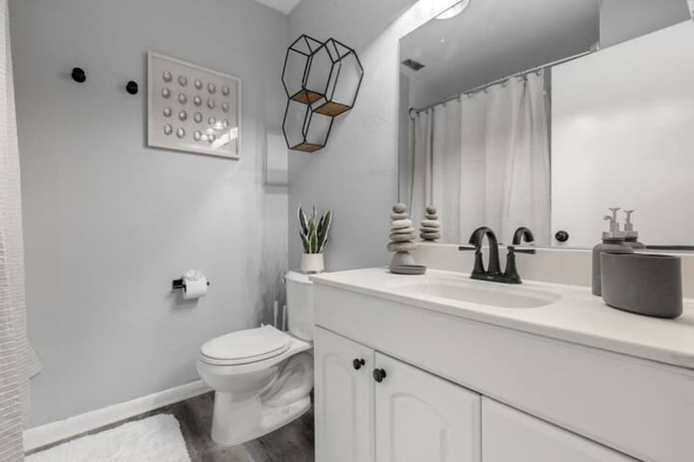 Фото 12th Ct Charming Oasis With New Pool