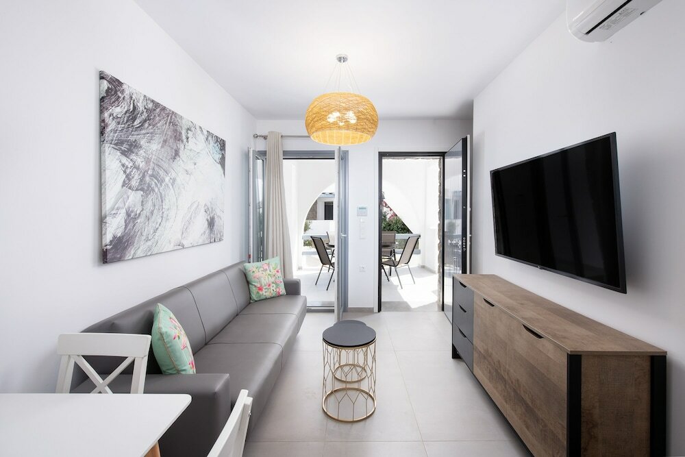 Фото Private Pool Holiday Home by Sunshine Place World