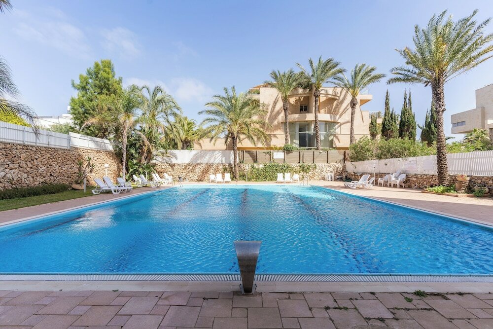 Фото 3br SeaView Apt by the Beach by SeaNRent