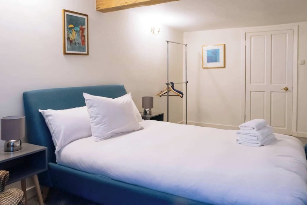 Фото Spacious & Welcoming 2bd Flat - Edinburgh