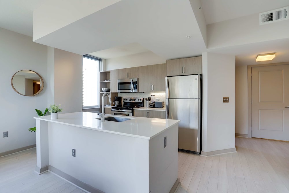 Фото Trendy n Exclusive Apto at Crystal City