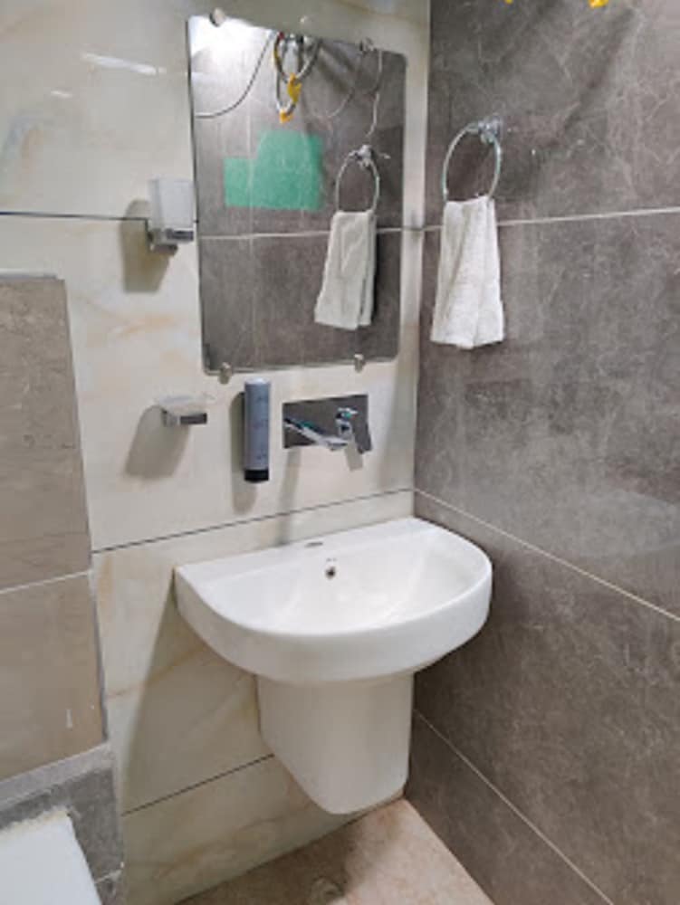 Фото Hotel A Star-50m away from Golden Temple