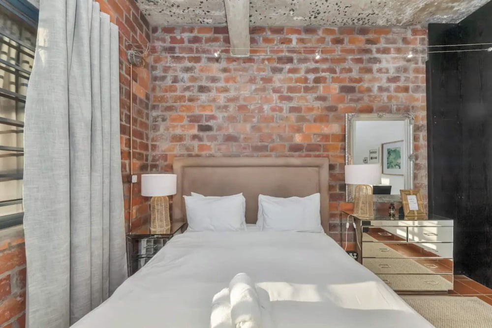 Фото Modern Industrial 1bd Apartment - Cape Town