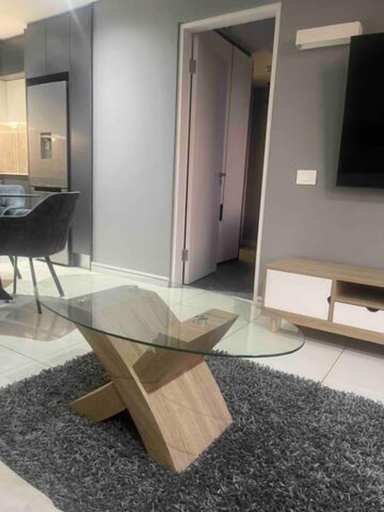 Фото 5-Star Self Catering Apartment